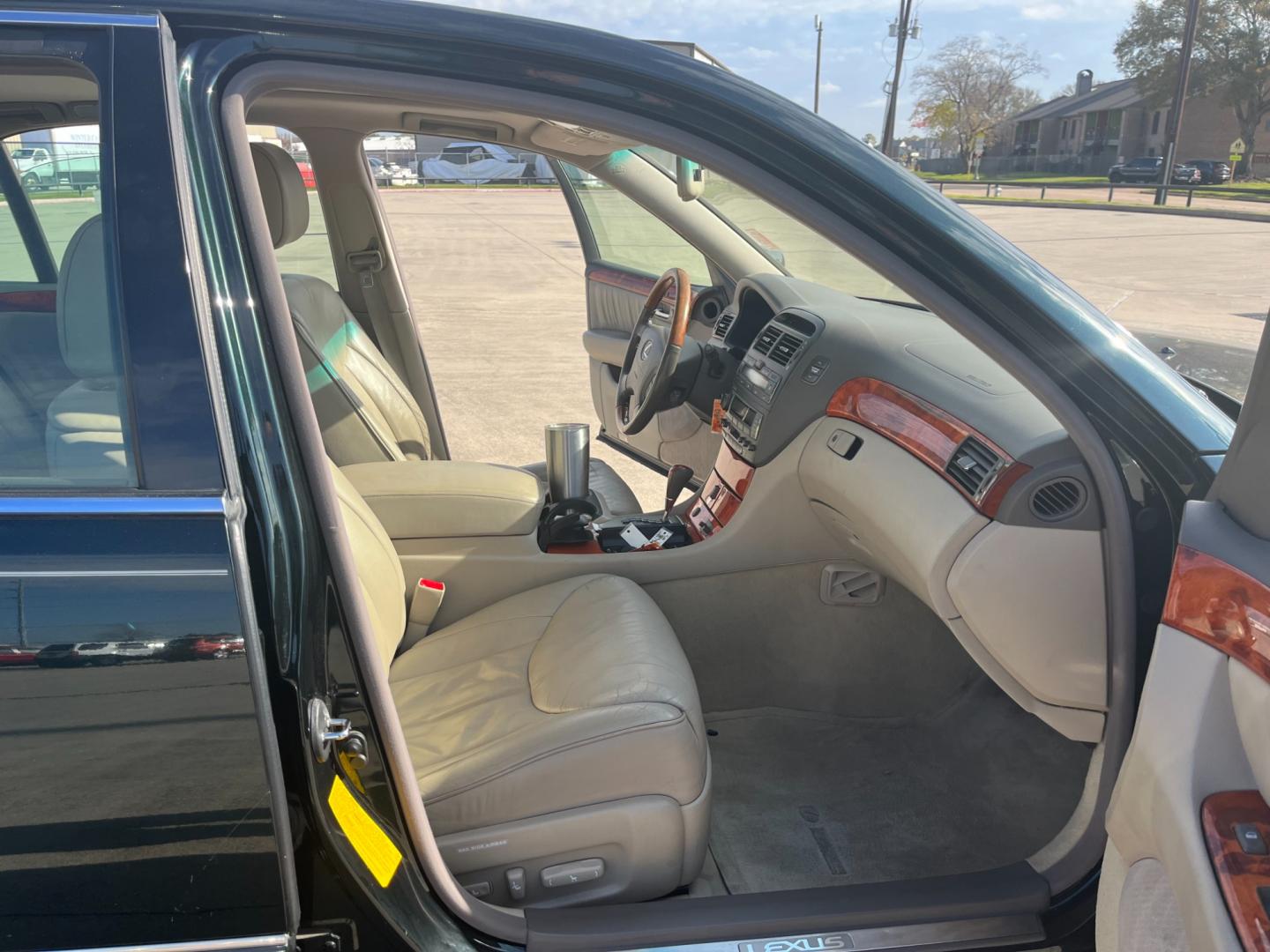 2001 blue /TAN Lexus LS 430 Sedan (JTHBN30F410) with an 4.3L V8 DOHC 32V engine, 5-Speed Automatic Overdrive transmission, located at 14700 Tomball Parkway 249, Houston, TX, 77086, (281) 444-2200, 29.928619, -95.504074 - Photo#11